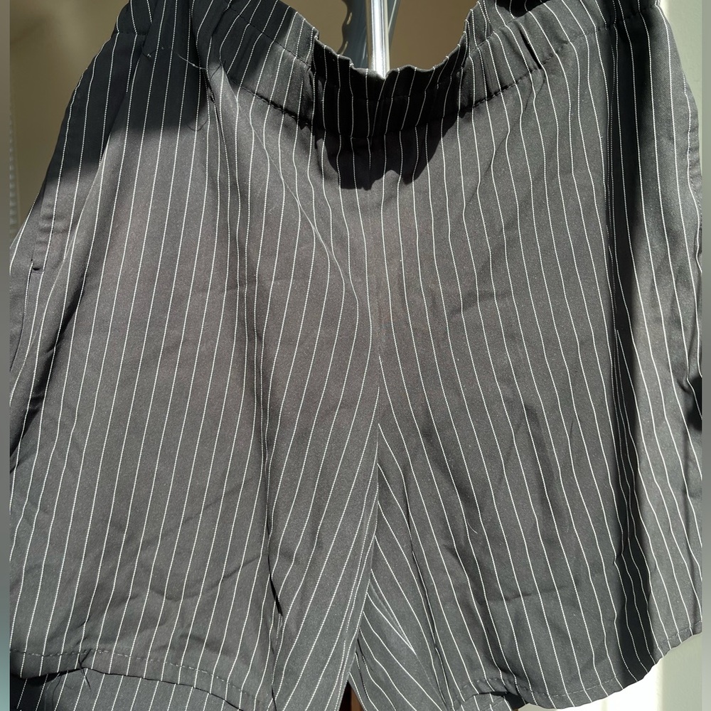 Nine eight size M black and white shorts